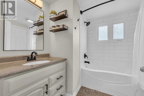 117 Adis Avenue, Hamilton, ON - Indoor Photo Showing Bathroom