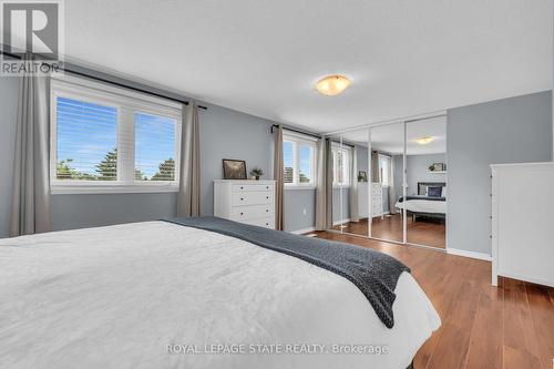 117 Adis Avenue, Hamilton, ON - Indoor Photo Showing Bedroom