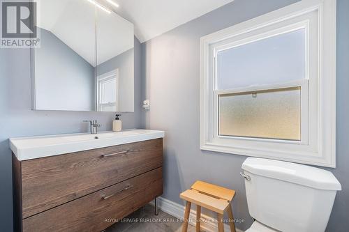 195 Wood Street E, Hamilton, ON - Indoor Photo Showing Bathroom