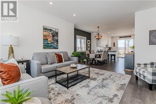 781 South Coast Drive, Haldimand, ON - Indoor Photo Showing Living Room