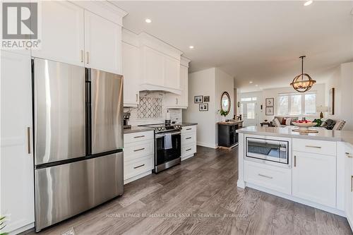 781 South Coast Drive, Haldimand, ON - Indoor Photo Showing Kitchen With Upgraded Kitchen