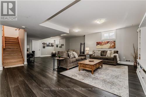 781 South Coast Drive, Haldimand, ON - Indoor Photo Showing Living Room