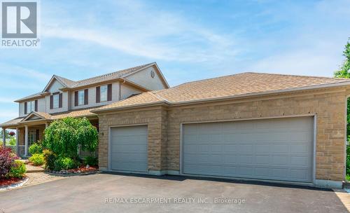 5 Maryheather Crescent, Hamilton, ON - Outdoor