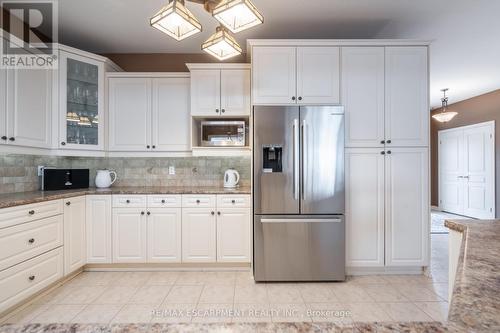 5 Maryheather Crescent, Hamilton, ON - Indoor Photo Showing Kitchen