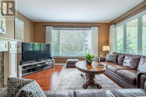 5 Maryheather Crescent, Hamilton, ON - Indoor Photo Showing Living Room