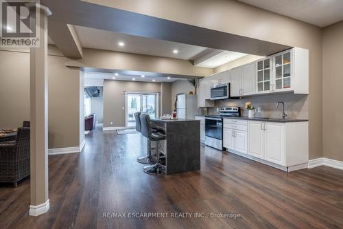 5 Maryheather Crescent, Hamilton, ON - Indoor Photo Showing Kitchen