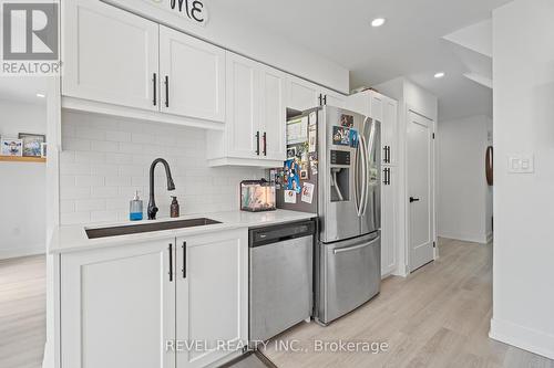 5 Elderwood Drive, St. Catharines, ON - Indoor Photo Showing Kitchen