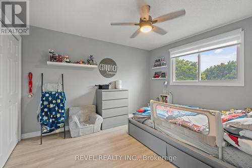 5 Elderwood Drive, St. Catharines, ON - Indoor Photo Showing Bedroom