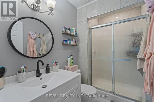 5 Elderwood Drive, St. Catharines, ON - Indoor Photo Showing Bathroom