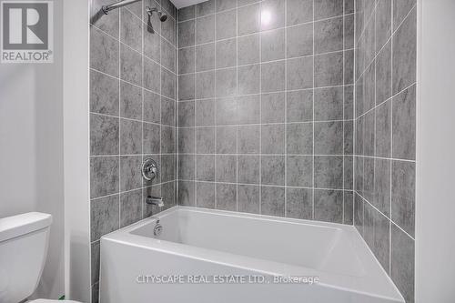 228 Newman Drive, Cambridge, ON - Indoor Photo Showing Bathroom