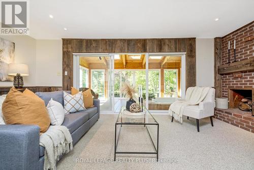 12284 Eighth Line, Halton Hills, ON - Indoor Photo Showing Living Room