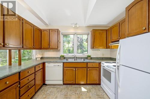 12284 Eighth Line, Halton Hills, ON - Indoor Photo Showing Kitchen With Double Sink