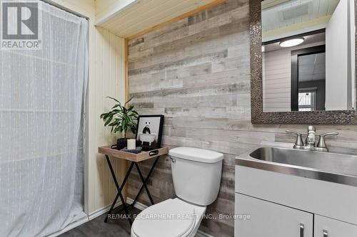 14 Ainsworth Street, Hamilton, ON - Indoor Photo Showing Bathroom