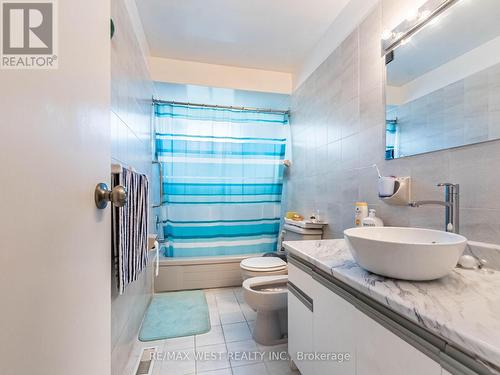 7267 Hermitage Road, Mississauga, ON - Indoor Photo Showing Bathroom