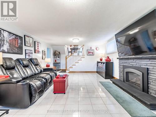 7267 Hermitage Road, Mississauga, ON - Indoor Photo Showing Living Room With Fireplace