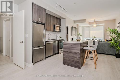 102 - 150 Sabina Drive, Oakville, ON - Indoor Photo Showing Kitchen With Stainless Steel Kitchen