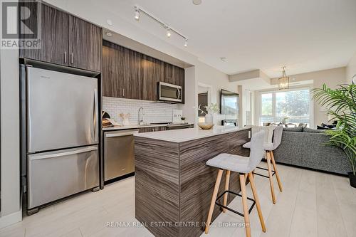 102 - 150 Sabina Drive, Oakville, ON - Indoor Photo Showing Kitchen With Stainless Steel Kitchen With Upgraded Kitchen