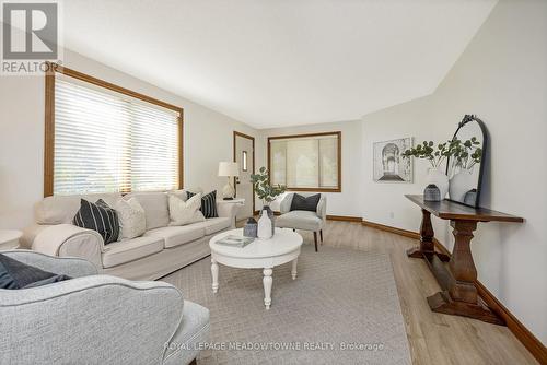 71 Bronte Street S, Milton, ON - Indoor Photo Showing Living Room