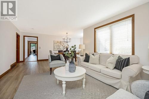 71 Bronte Street S, Milton, ON - Indoor Photo Showing Living Room