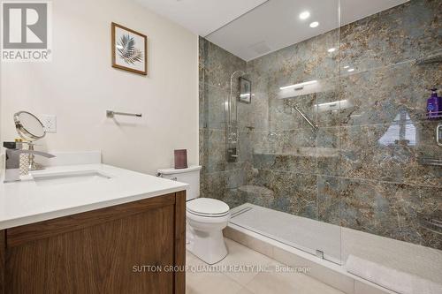 208 Glen Oak Drive, Oakville, ON - Indoor Photo Showing Bathroom