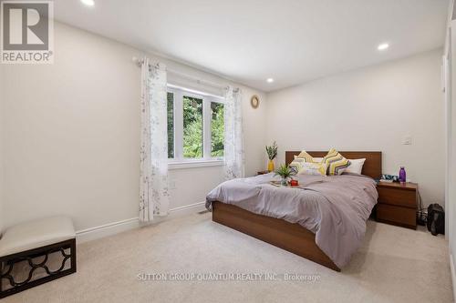 208 Glen Oak Drive, Oakville, ON - Indoor Photo Showing Bedroom