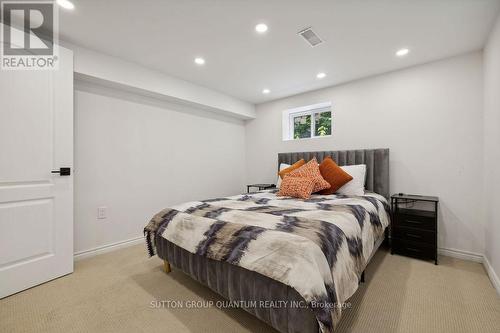 208 Glen Oak Drive, Oakville, ON - Indoor Photo Showing Bedroom