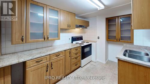 32 Dafoe Crescent, Brampton, ON - Indoor Photo Showing Kitchen With Double Sink