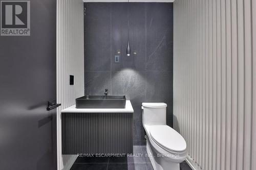 20B Broadview Avenue, Mississauga, ON - Indoor Photo Showing Bathroom