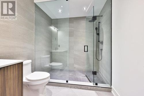 20B Broadview Avenue, Mississauga, ON - Indoor Photo Showing Bathroom