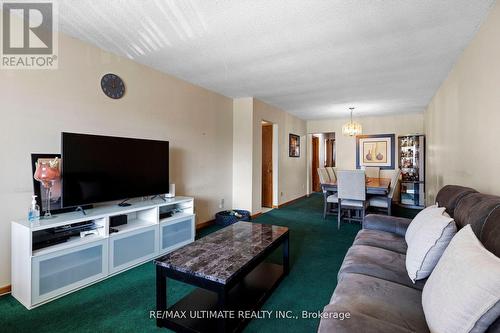 4179 Dursley Crescent, Mississauga, ON - Indoor Photo Showing Living Room