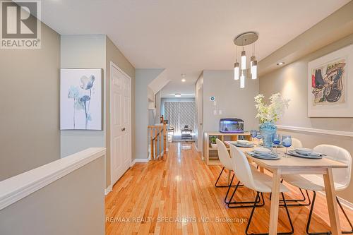 7102 Chatham Court, Mississauga, ON - Indoor Photo Showing Dining Room