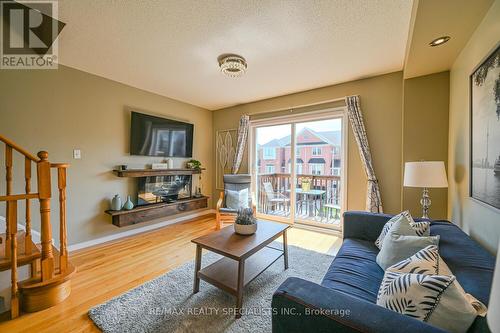 7102 Chatham Court, Mississauga, ON - Indoor Photo Showing Living Room With Fireplace