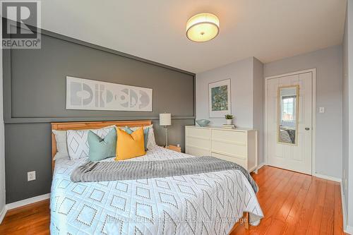 7102 Chatham Court, Mississauga, ON - Indoor Photo Showing Bedroom
