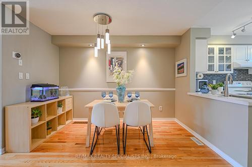 7102 Chatham Court, Mississauga, ON - Indoor Photo Showing Dining Room