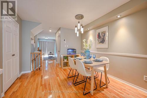 7102 Chatham Court, Mississauga, ON - Indoor Photo Showing Dining Room