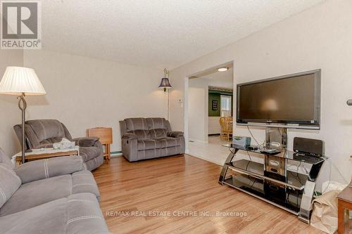 25 Nimrod Crescent, Brampton, ON - Indoor Photo Showing Living Room