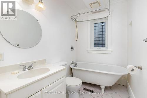 490 Kingston Road, Toronto, ON - Indoor Photo Showing Bathroom