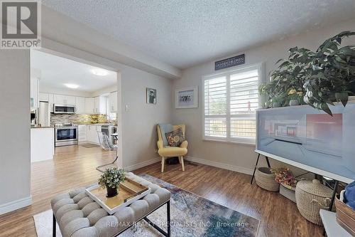 65 Clayton Crescent, Clarington, ON - Indoor Photo Showing Living Room