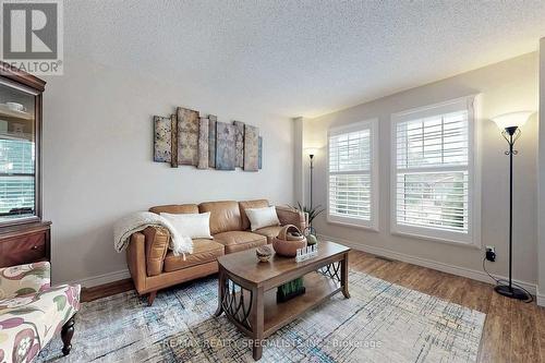 65 Clayton Crescent, Clarington, ON - Indoor Photo Showing Living Room