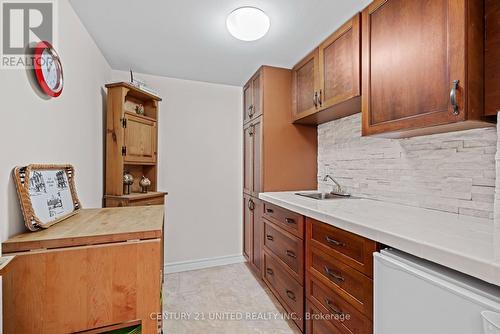 60 - 1020 Parkhill Road W, Peterborough, ON - Indoor Photo Showing Kitchen