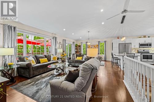 60 - 1020 Parkhill Road W, Peterborough, ON - Indoor Photo Showing Living Room