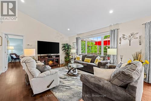 60 - 1020 Parkhill Road W, Peterborough, ON - Indoor Photo Showing Living Room