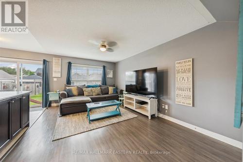 237 Bowen Drive, Peterborough, ON - Indoor Photo Showing Living Room