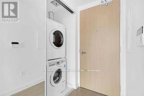 5112 - 11 Wellesley Street W, Toronto, ON - Indoor Photo Showing Laundry Room