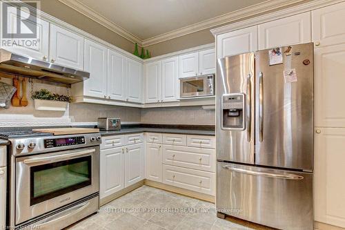 8 - 681 Commissioners Road W, London, ON - Indoor Photo Showing Kitchen