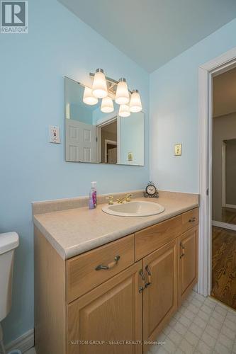 14 Maldon Road, London, ON - Indoor Photo Showing Bathroom