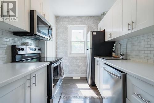 124 Raywood Avenue, London, ON - Indoor Photo Showing Kitchen With Double Sink