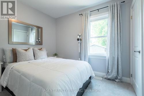 124 Raywood Avenue, London, ON - Indoor Photo Showing Bedroom