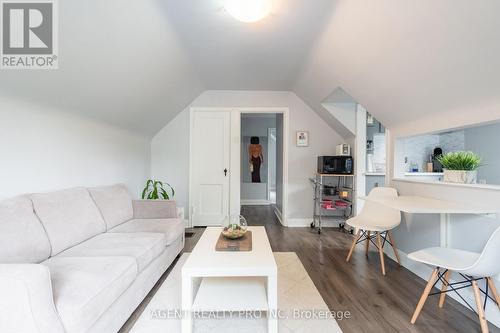 124 Raywood Avenue, London, ON - Indoor Photo Showing Living Room