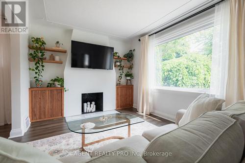 124 Raywood Avenue, London, ON - Indoor Photo Showing Living Room